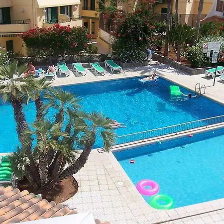 Rebecca Hotel *